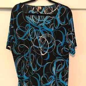 Black blouse w/ white and blue circles 3xl